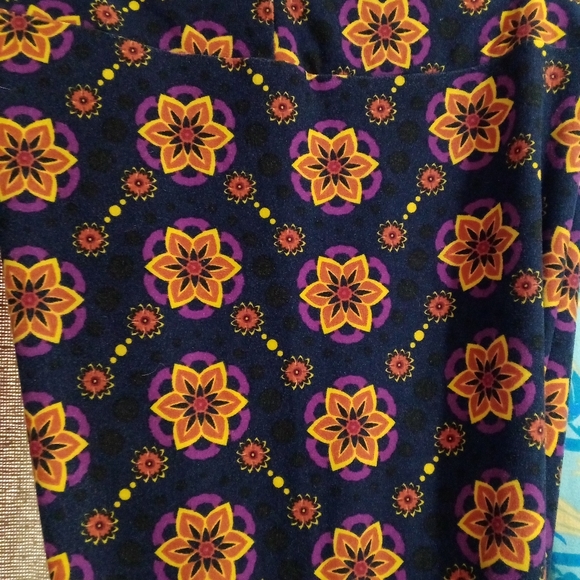 ❤️LULAROE LEGGINGS SENT! HEARTS FLORAL PLAID WOMEN'S TALL & CURVY CLOTHES PANTS - Picture 6 of 16
